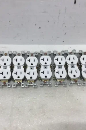 20A Duplex Receptacle White - LOT of 9 Wholesale